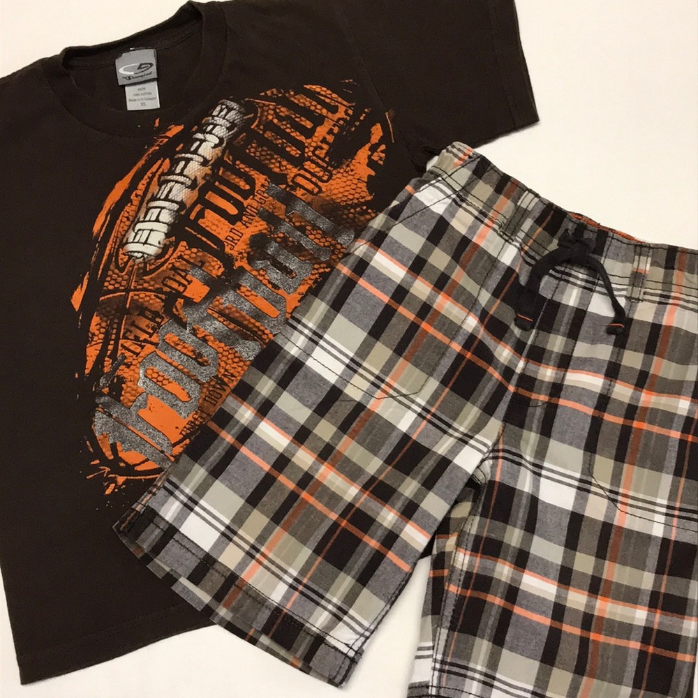 ✨HP✨ Carter’s Plaid Shorts & Football Tee